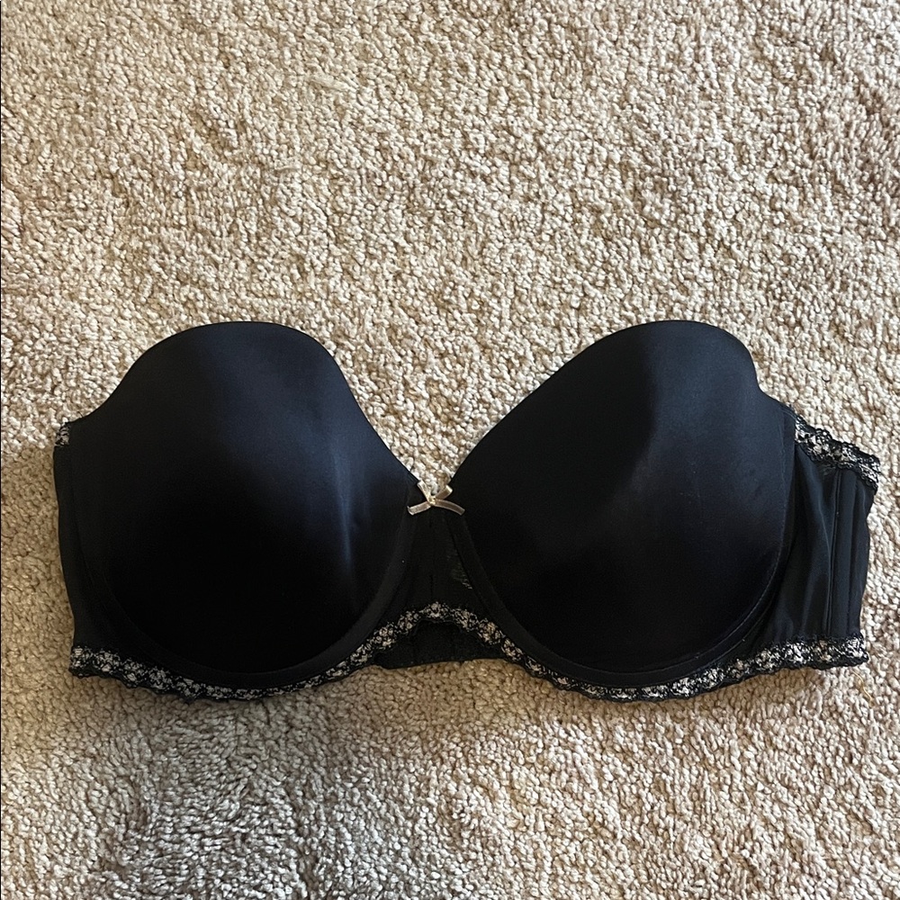 Elegant Black Strapless Bra